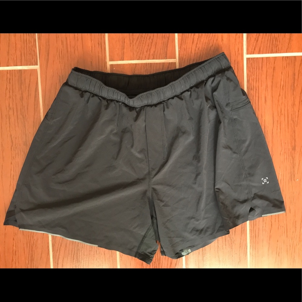 Black, size Large Lululemon running short